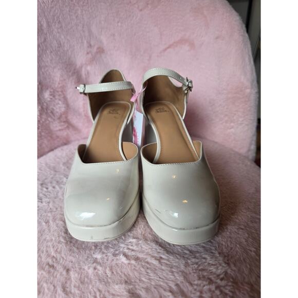 Cream patent leather chunky heels by Wild Fable - Picture 1 of 6